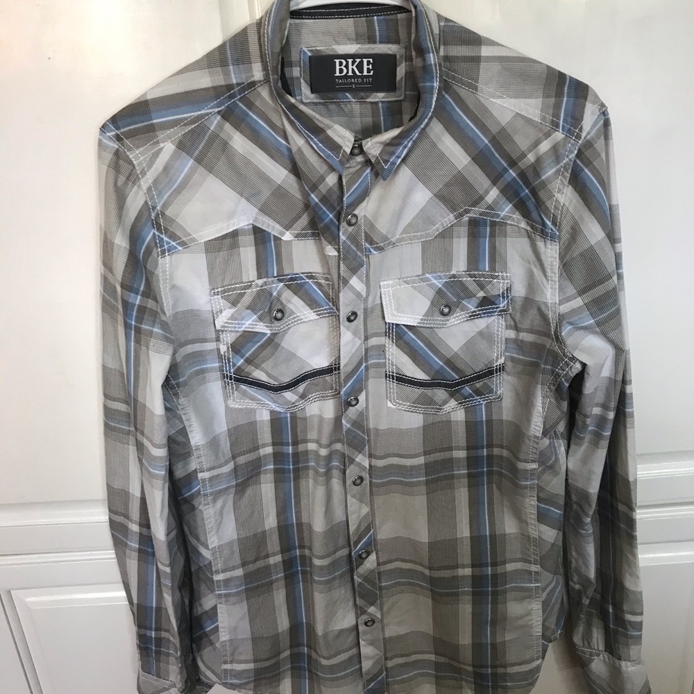 BKE snap button shirt. Very nice! “Size Small”